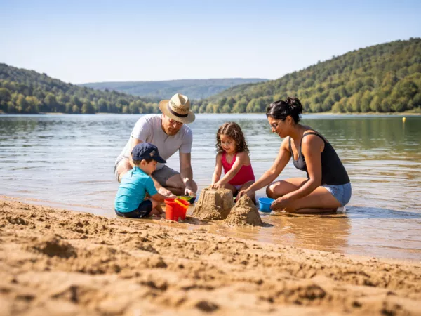 Quelle est la meilleure période pour partir en camping dans la région des lacs du Jura ?